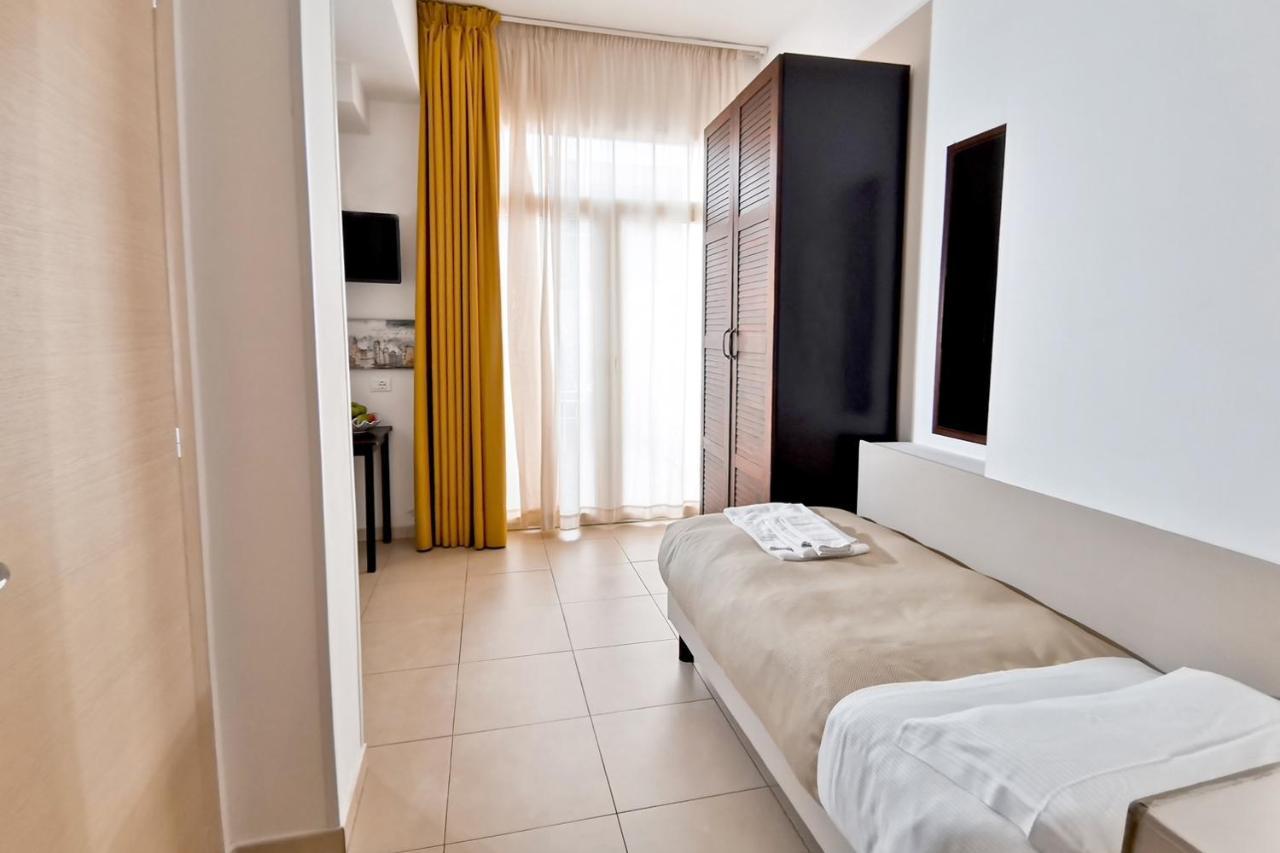 Hotel Poetto カリアリ エクステリア 写真